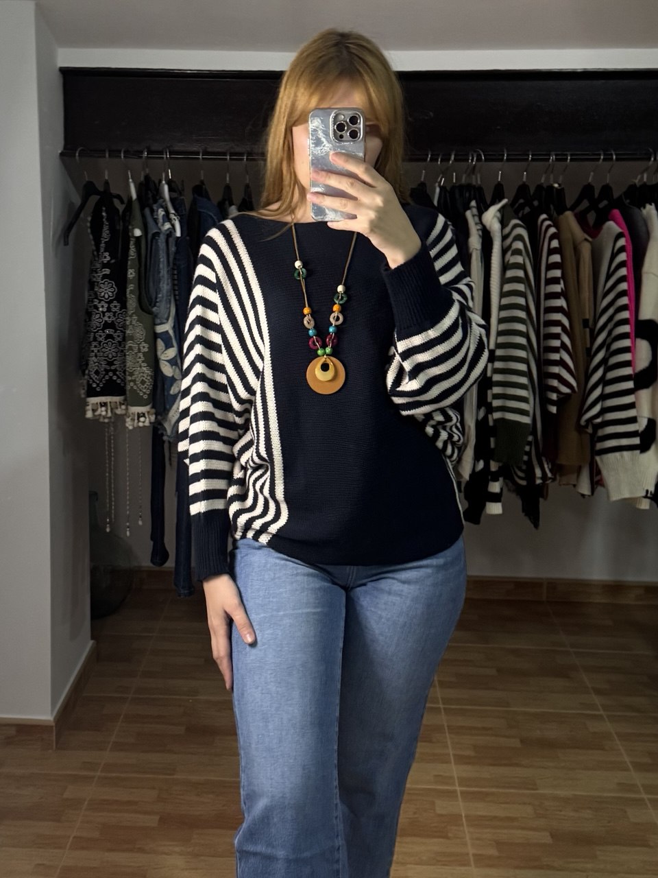 Jersey oversize de rayas azul marino con colgante