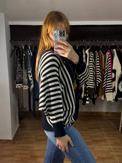 Jersey oversize de rayas azul marino con colgante