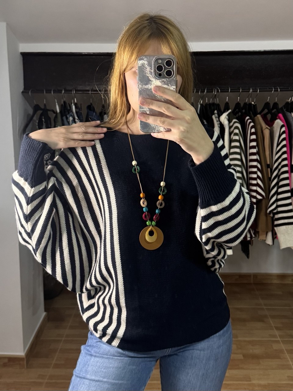 Jersey oversize de rayas azul marino con colgante