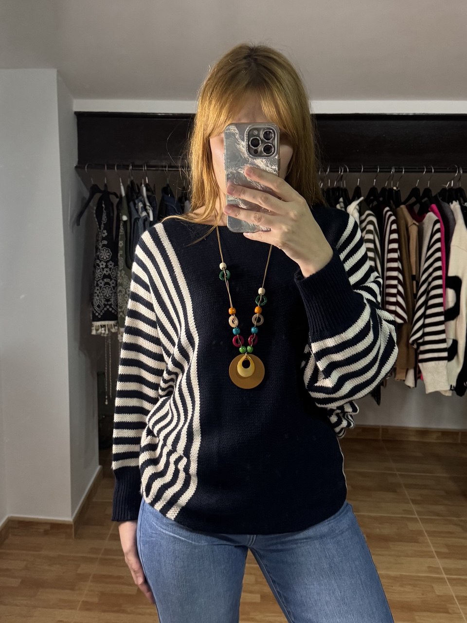 Jersey oversize de rayas azul marino con colgante