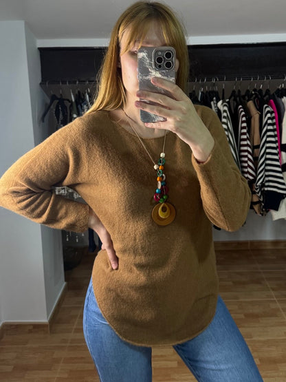 Jersey soft marrón con colgante