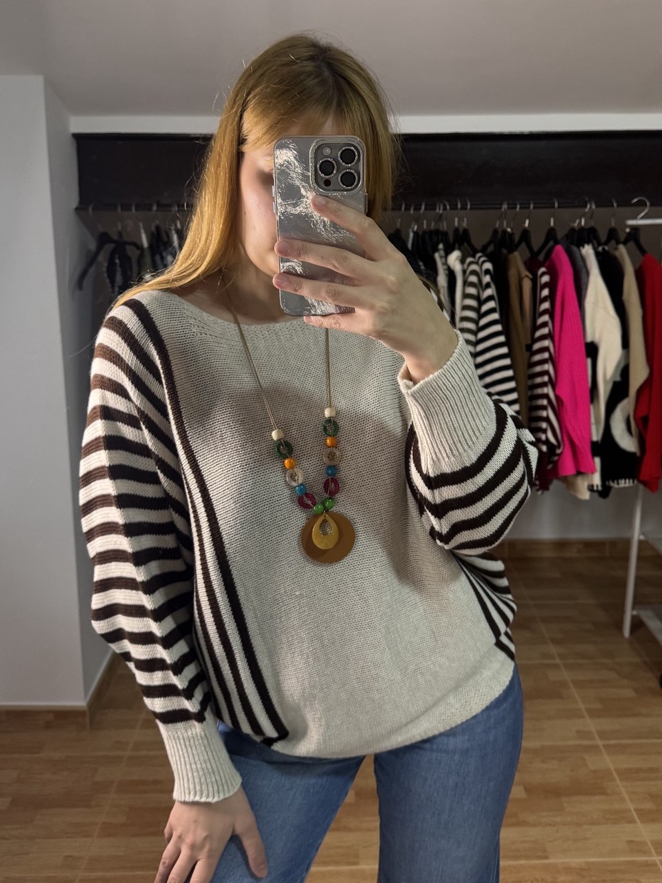 Jersey oversize de rayas crema con colgante