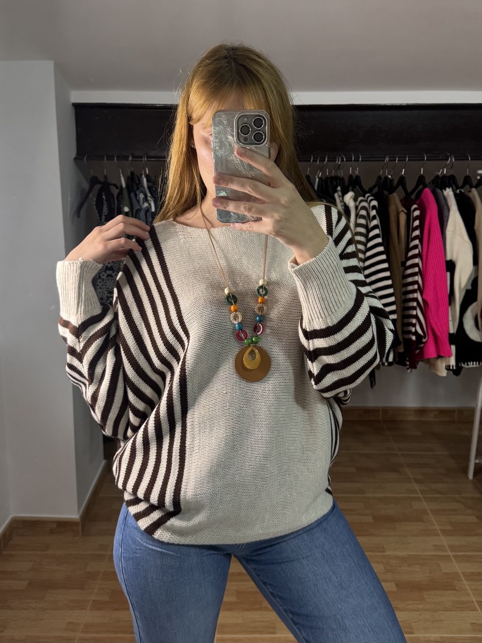 Jersey oversize de rayas crema con colgante