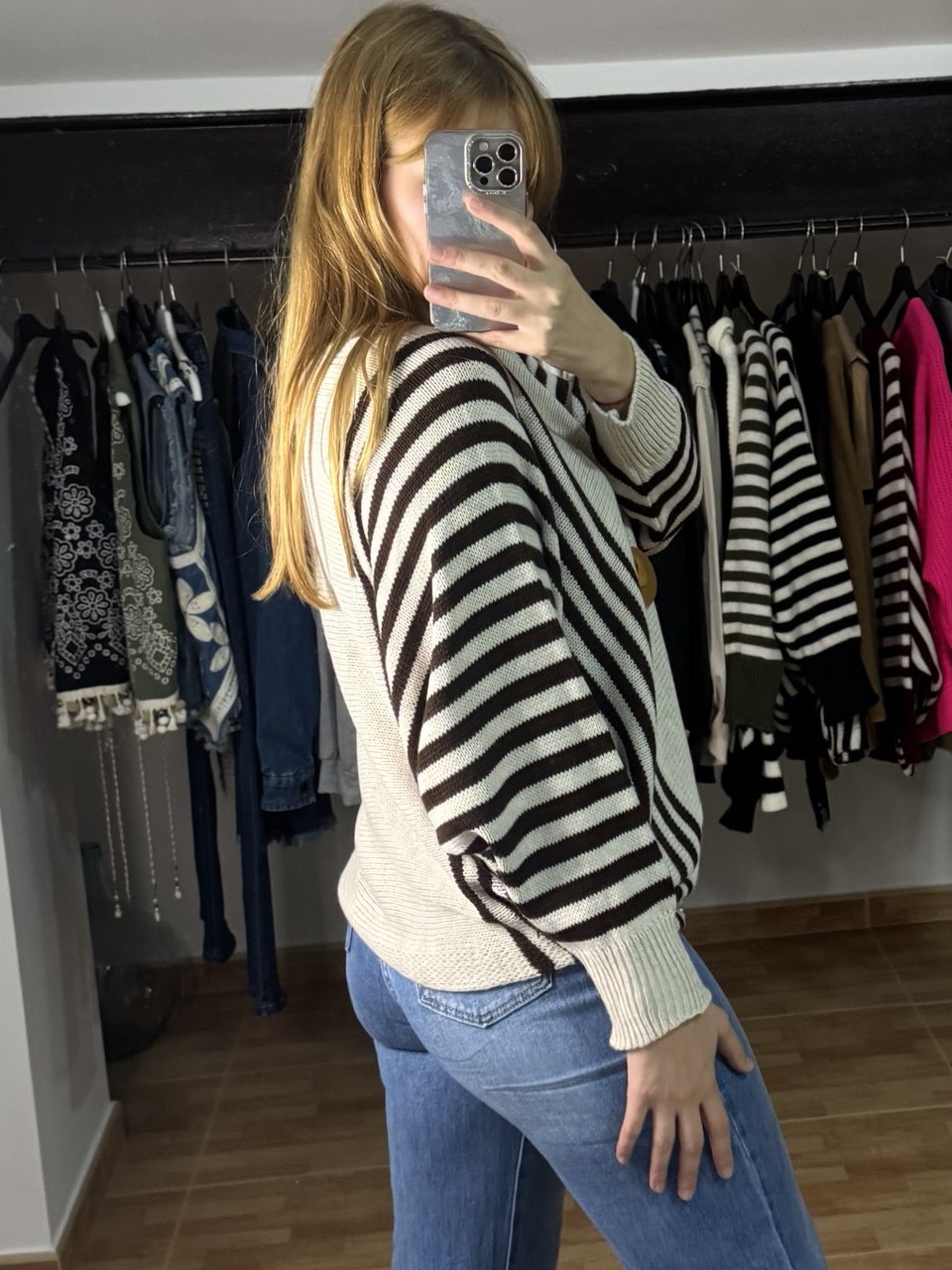 Jersey oversize de rayas crema con colgante