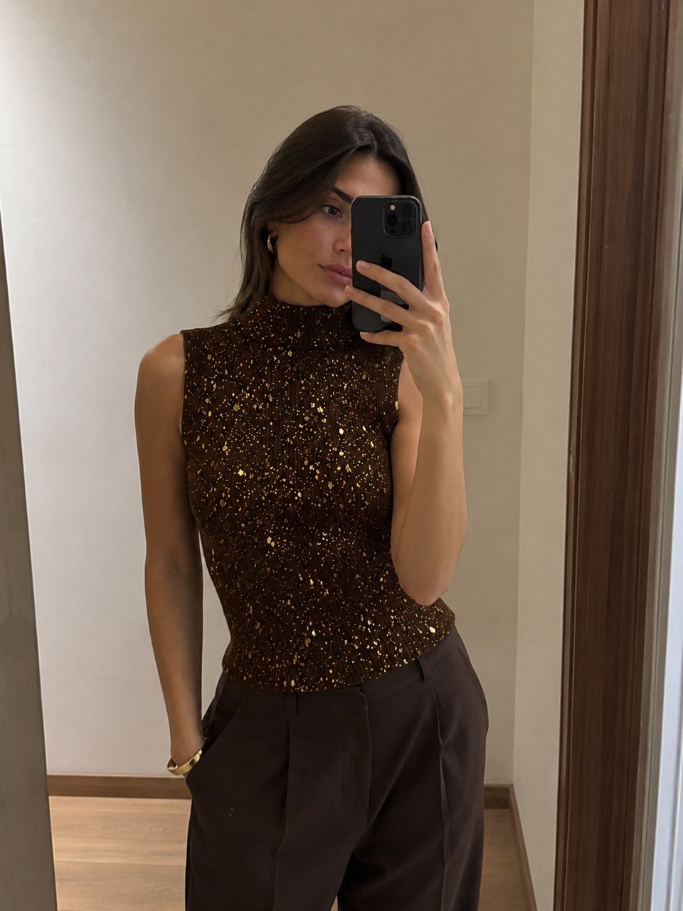 Brown ribbed top with golden drops