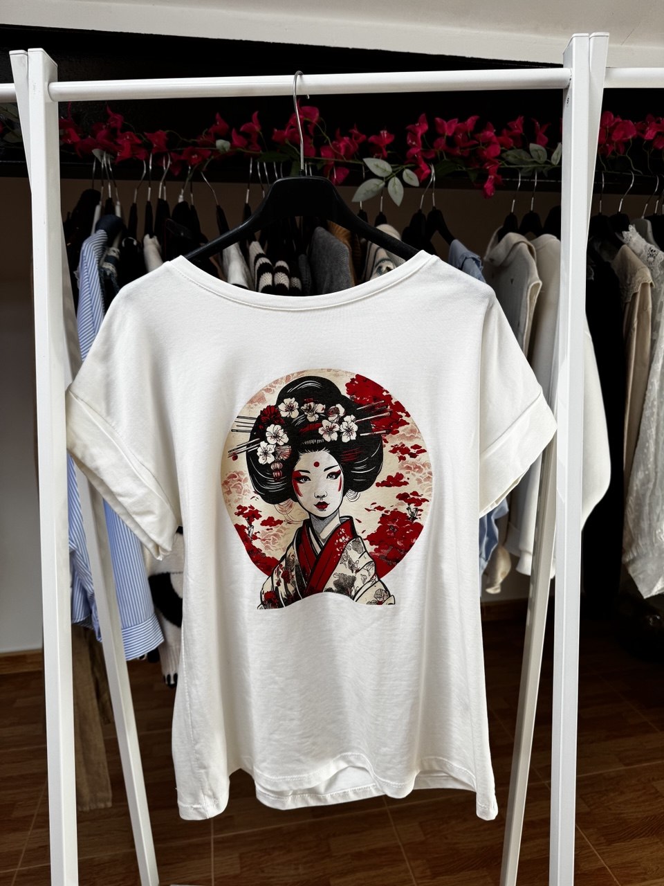 White geisha t-shirt