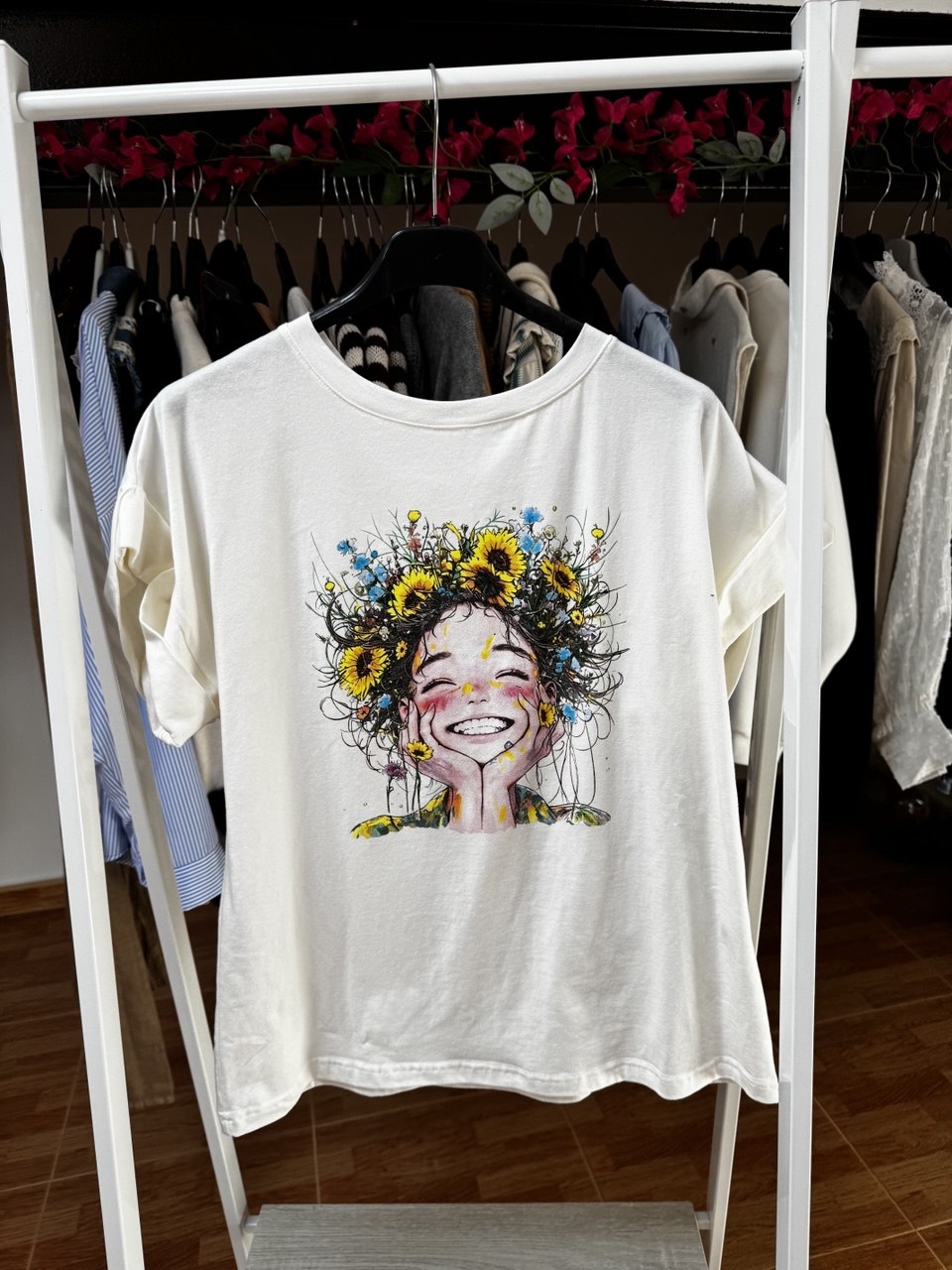 Camiseta blanca margaritas